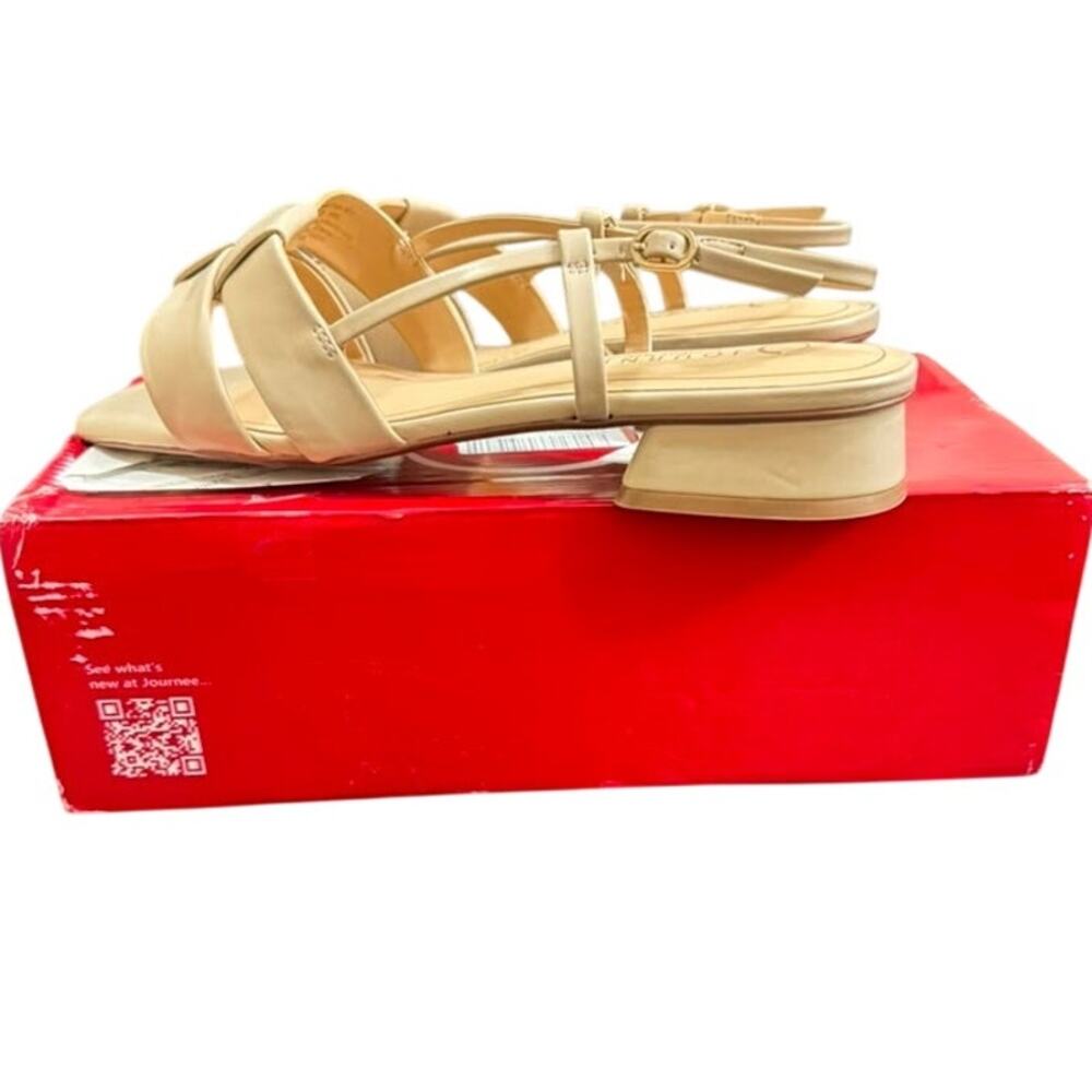 Journee Womens Tabatha Flat Sandals, Widths Available, Nude 10W.